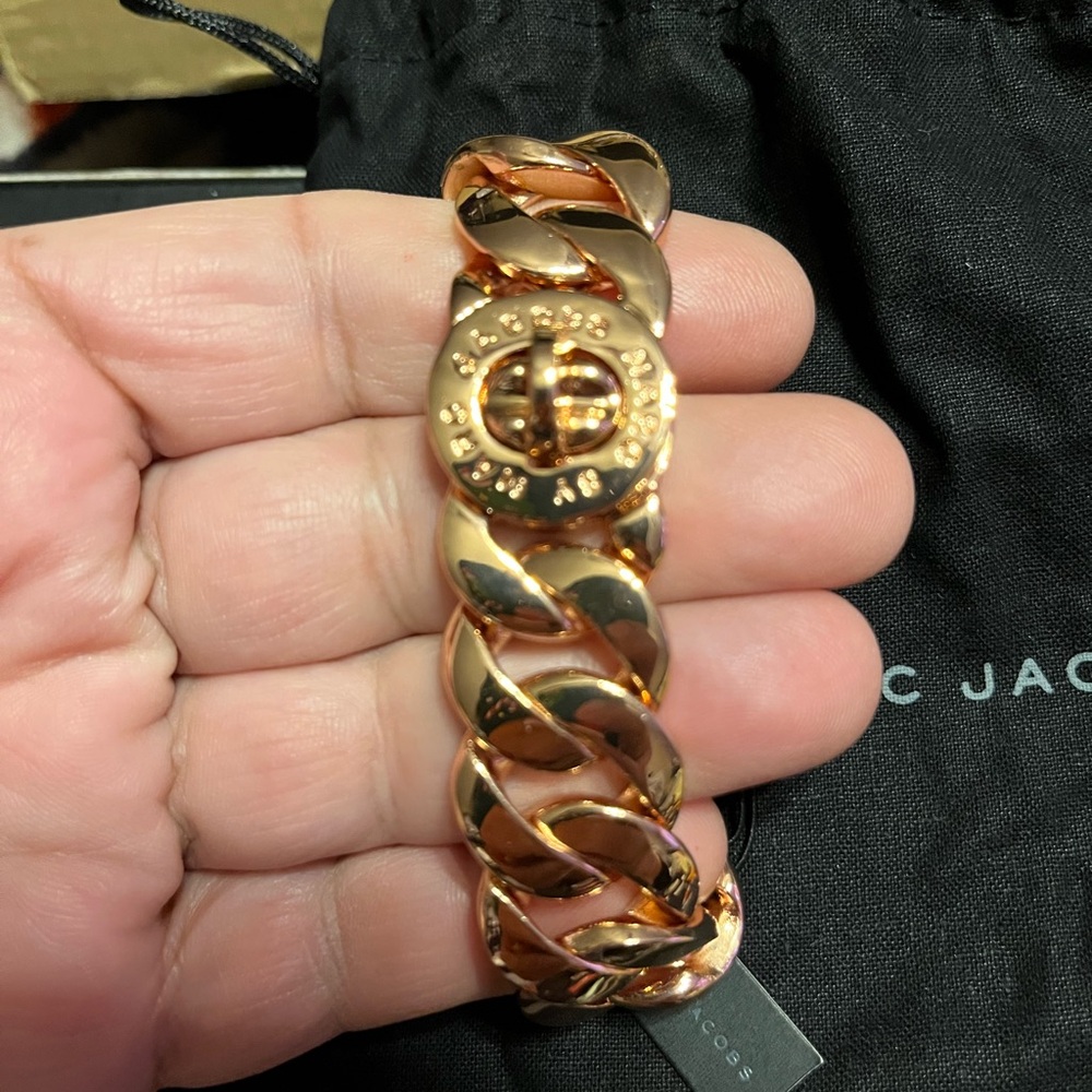 Marc Jacob’s NWT RoseGold Tone Chain Link Katie Logo Bracelet - Picture 10 of 11